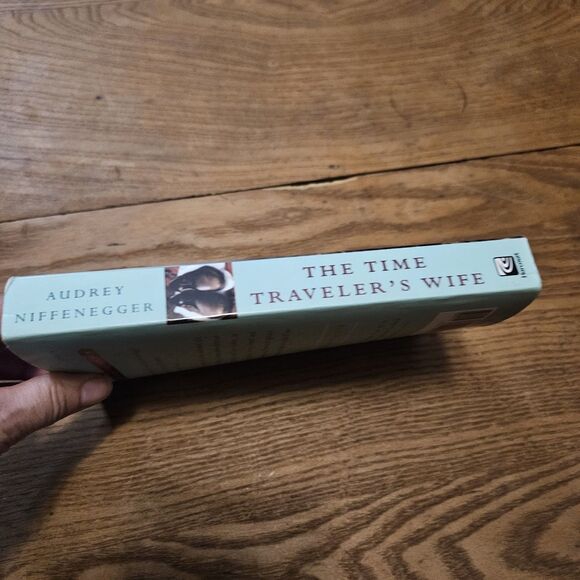The Time Traveler's Wife by Audrey Niffenegger 2004 First Harvest Edition Good+ - Picture 3 of 5